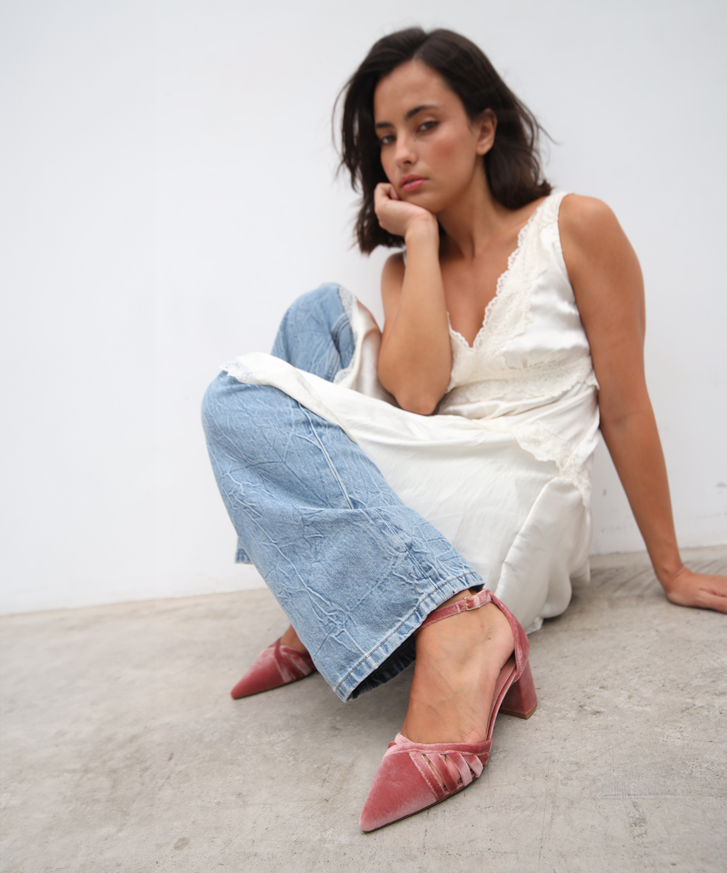 Sapatos salto veludo detalhe image number null